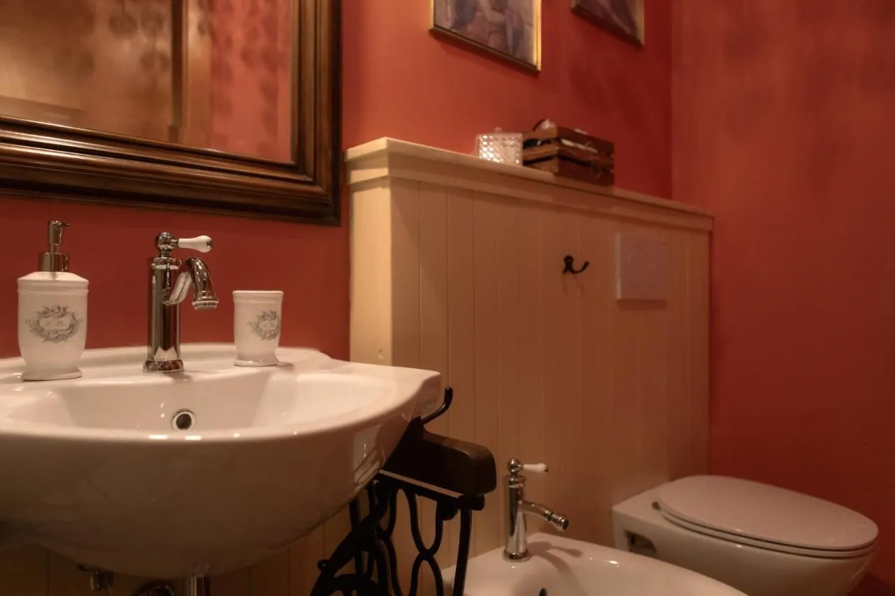 Il bagno con la specchiera