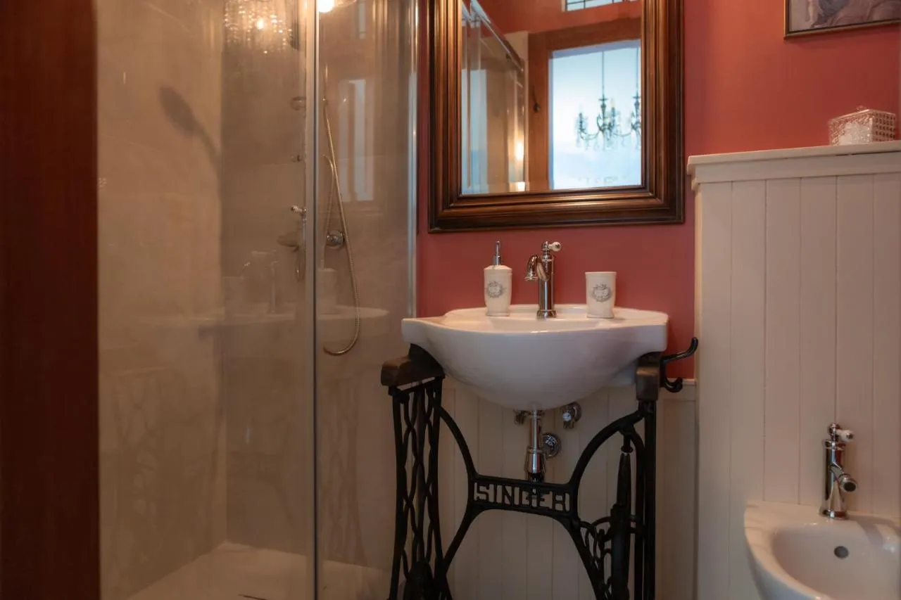 Il lavabo sulla macchina da cucire